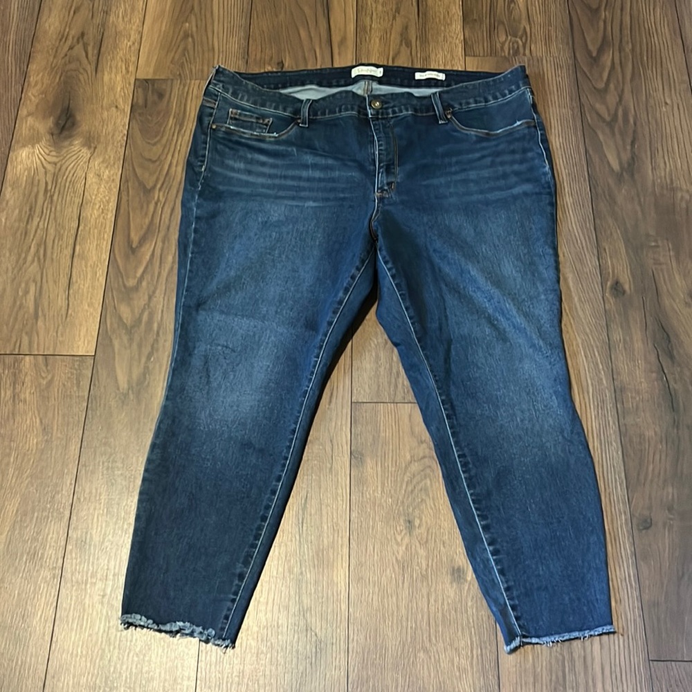 Jessica Simpson plus size kiss me ankle skinny jean - Picture 3 of 9